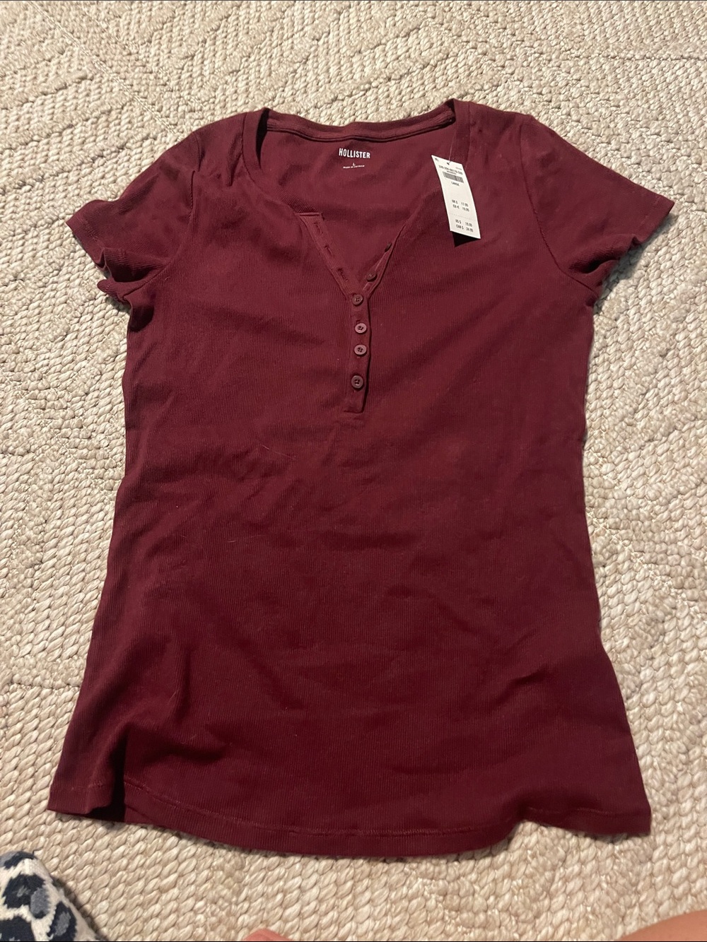 Hollister Short Sleeve Ribbed Henley Tee in Burgundy Wine